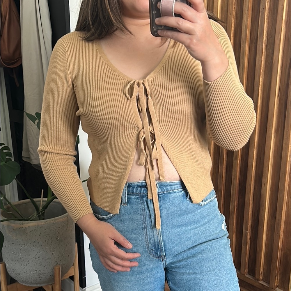 Full Circle Trends Double Tie Front Ribbed Cardigan in Tan. Size M
